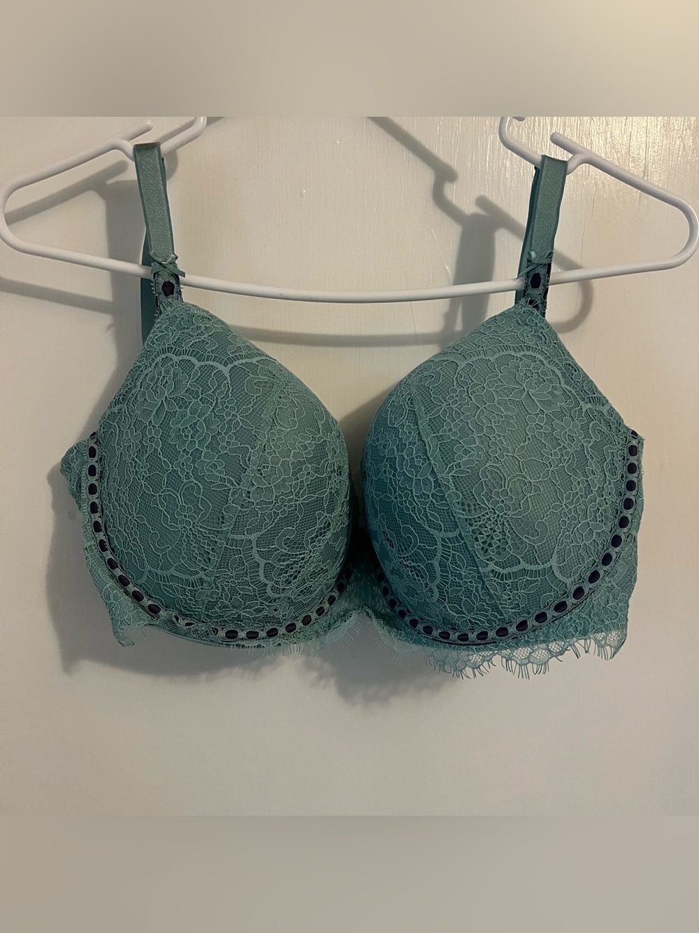 Gently Used Victoria Secret Lace Lightly Lined Plunge Bra with